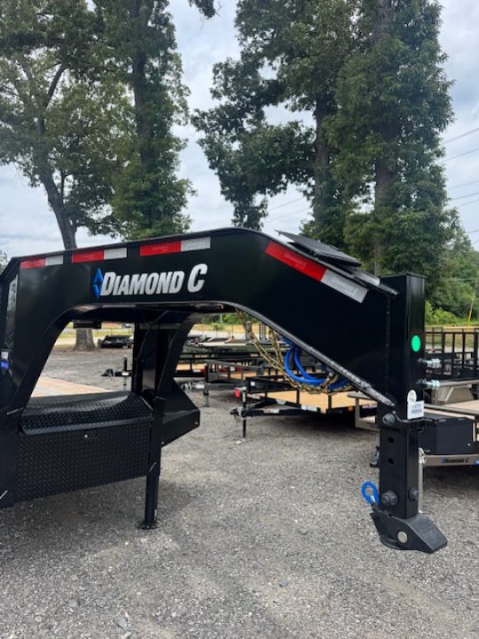 New 2026 Diamond C 35' Gooseneck, Hydraulic Dove & Jacks FMAX212HDT