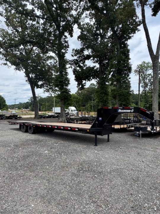 New 2026 Diamond C 35' Gooseneck, Hydraulic Dove & Jacks FMAX212HDT