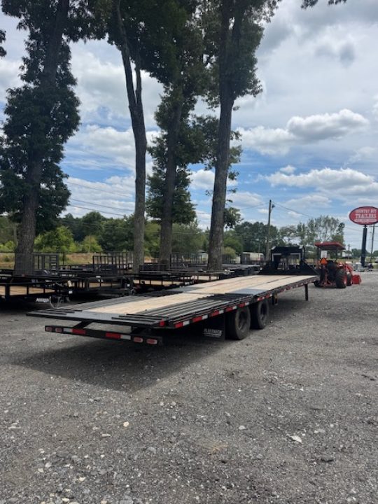 New 2026 Diamond C 35' Gooseneck, Hydraulic Dove & Jacks FMAX212HDT
