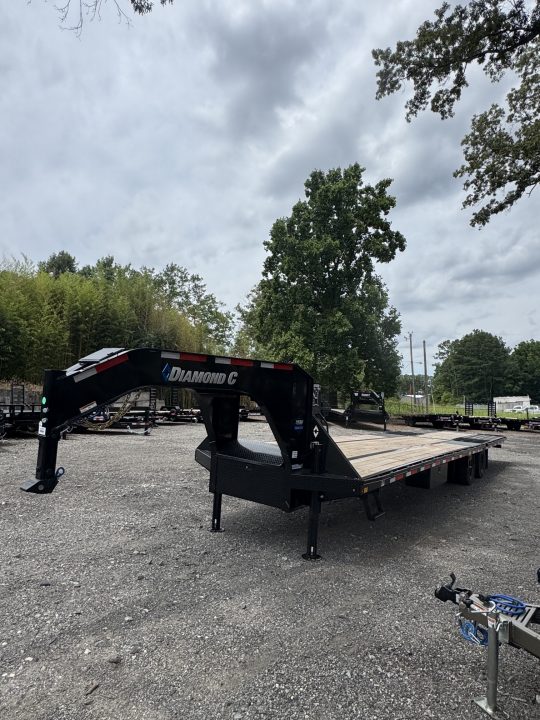 New 2026 Diamond C 35' Gooseneck, Hydraulic Dove & Jacks FMAX212HDT