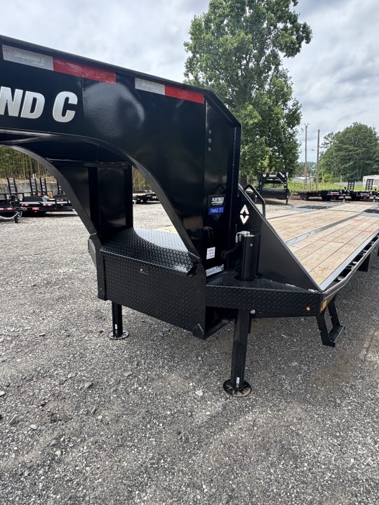 New 2026 Diamond C 35' Gooseneck, Hydraulic Dove & Jacks FMAX212HDT