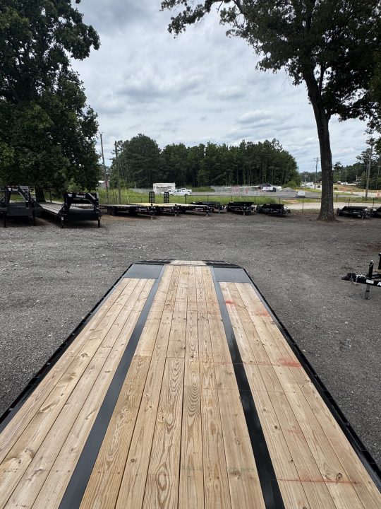 New 2026 Diamond C 35' Gooseneck, Hydraulic Dove & Jacks FMAX212HDT