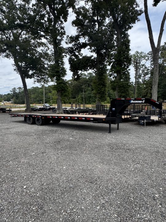 New 2026 Diamond C 35' Gooseneck, Hydraulic Dove & Jacks FMAX212HDT