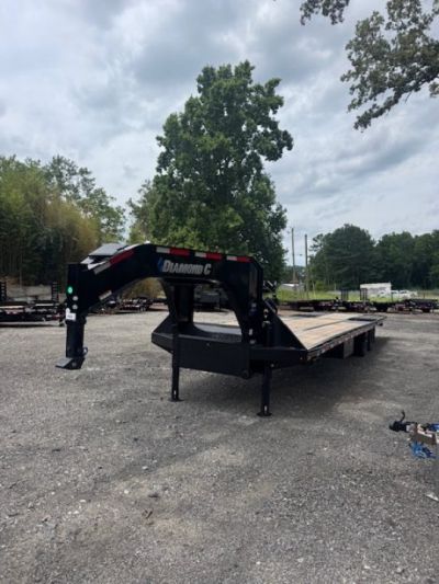 New 2026 Diamond C 35' Gooseneck, Hydraulic Dove & Jacks FMAX212HDT