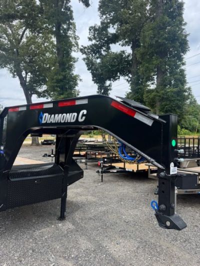 New 2026 Diamond C 35' Gooseneck, Hydraulic Dove & Jacks FMAX212HDT