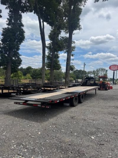 New 2026 Diamond C 35' Gooseneck, Hydraulic Dove & Jacks FMAX212HDT