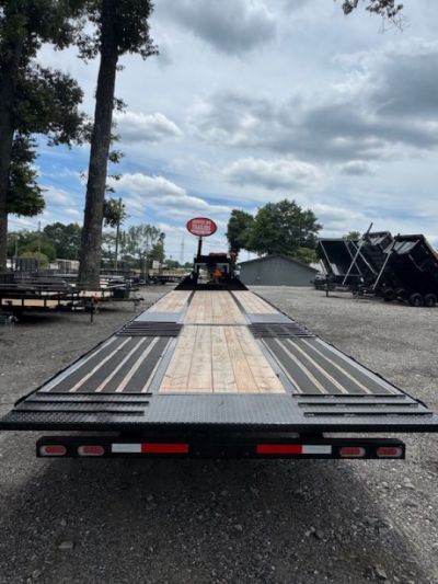 New 2026 Diamond C 35' Gooseneck, Hydraulic Dove & Jacks FMAX212HDT