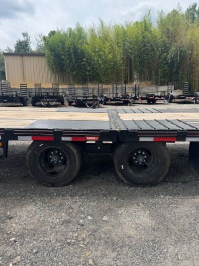 New 2026 Diamond C 35' Gooseneck, Hydraulic Dove & Jacks FMAX212HDT