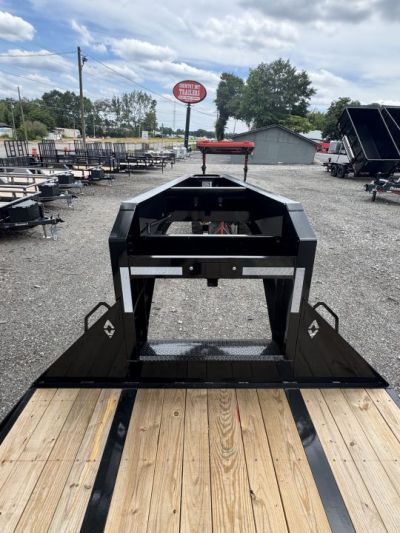 New 2026 Diamond C 35' Gooseneck, Hydraulic Dove & Jacks FMAX212HDT