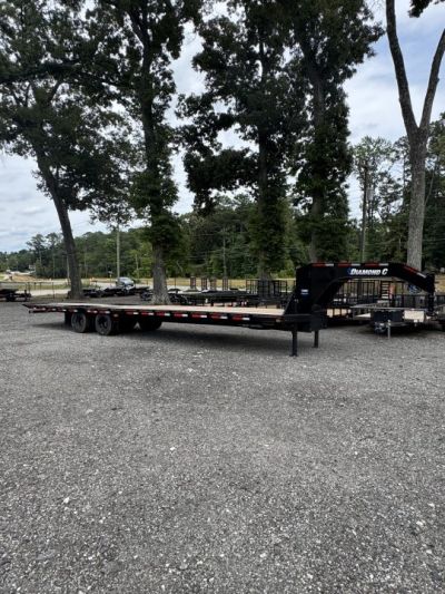 New 2026 Diamond C 35' Gooseneck, Hydraulic Dove & Jacks FMAX212HDT