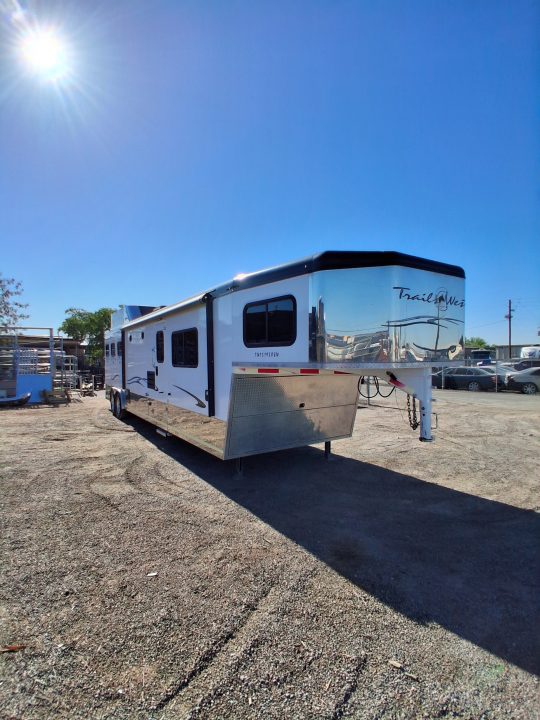 Used 2019 Trails West CLASSIC ALUMINUM 3H 16'LQ W/ SLIDE Horse Trailer