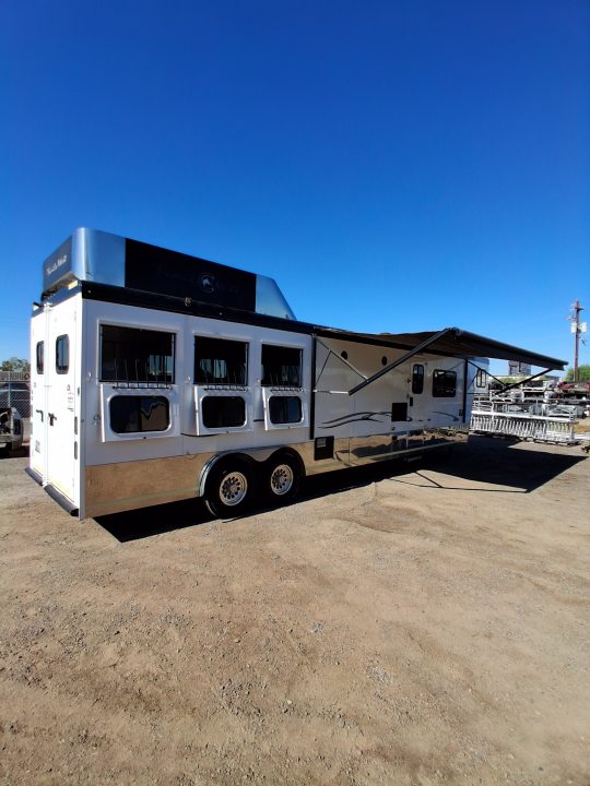 Used 2019 Trails West CLASSIC ALUMINUM 3H 16'LQ W/ SLIDE Horse Trailer