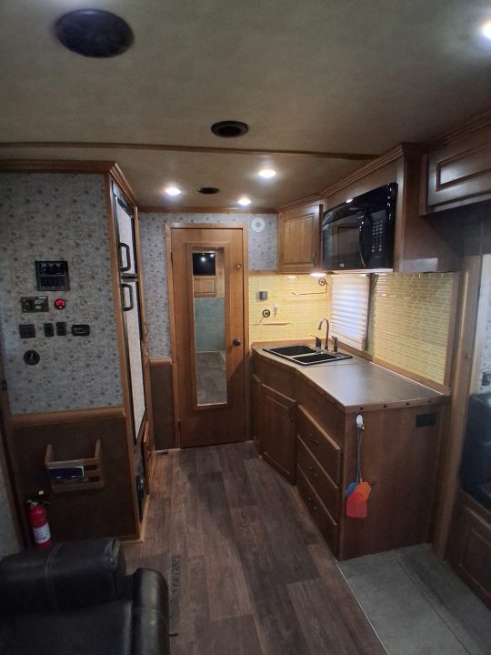 Used 2019 Trails West CLASSIC ALUMINUM 3H 16'LQ W/ SLIDE Horse Trailer
