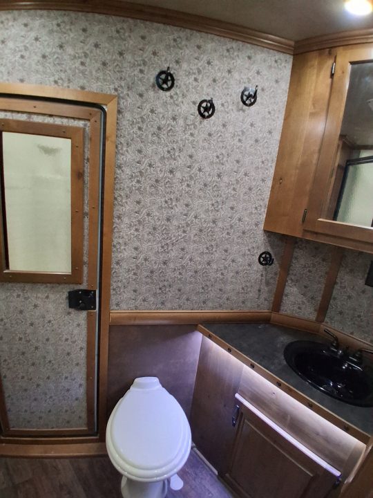 Used 2019 Trails West CLASSIC ALUMINUM 3H 16'LQ W/ SLIDE Horse Trailer