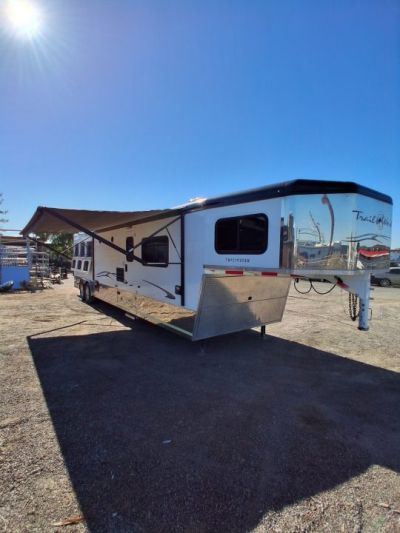 Used 2019 Trails West CLASSIC ALUMINUM 3H 16'LQ W/ SLIDE Horse Trailer