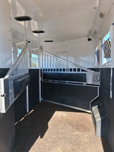 Used 2019 Trails West CLASSIC ALUMINUM 3H 16'LQ W/ SLIDE Horse Trailer