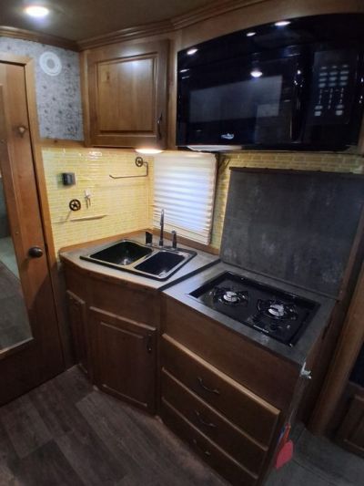 Used 2019 Trails West CLASSIC ALUMINUM 3H 16'LQ W/ SLIDE Horse Trailer