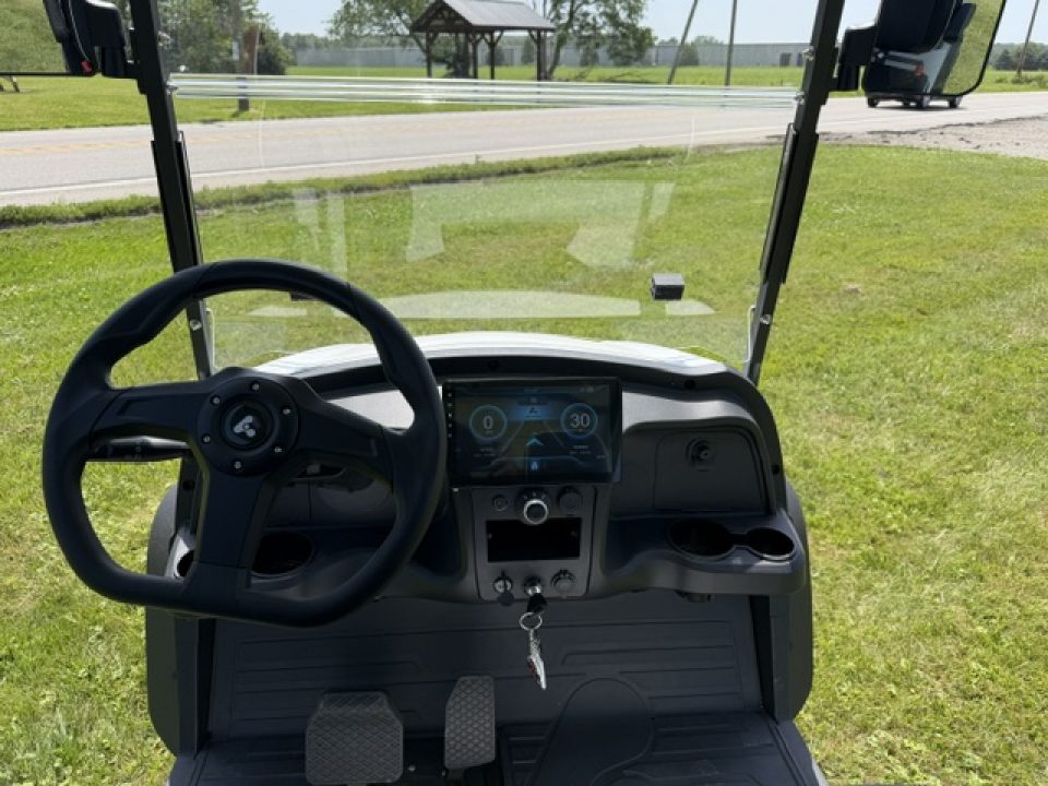 2027 Activev photo 2