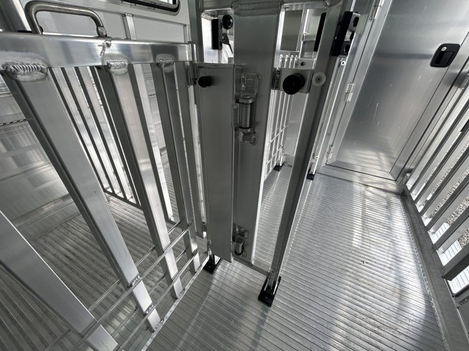 New 2027 Cimarron Showstar 050 Bumperpull Pen System