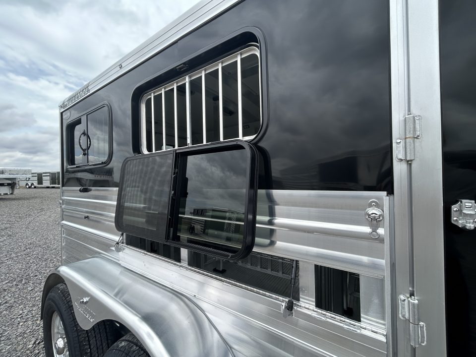 New 2027 Cimarron Showstar 050 Bumperpull Pen System