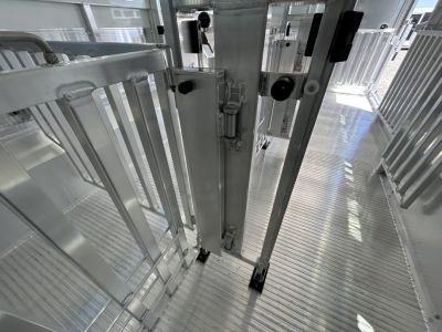 New 2027 Cimarron Showstar 752 Gooseneck Pen System