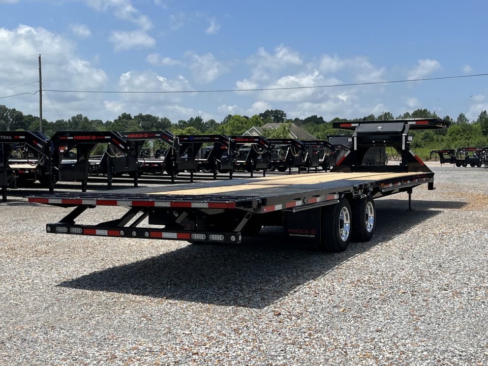 New 2027 MAXXD 102"X32' 30K Hydraulic Dovetail Gooseneck Trailer