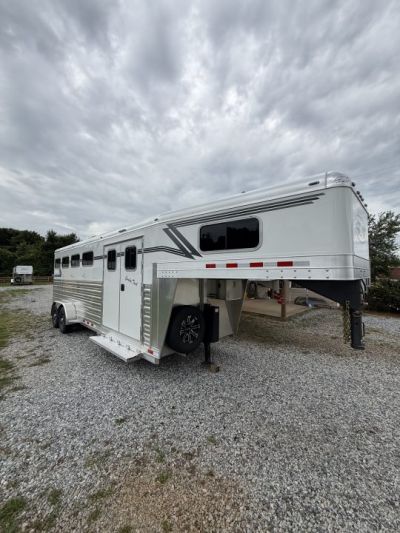 New 2027 4-Star Trailers 4 Horse Slant Cowboy Tack Gooseneck Horse Trailer