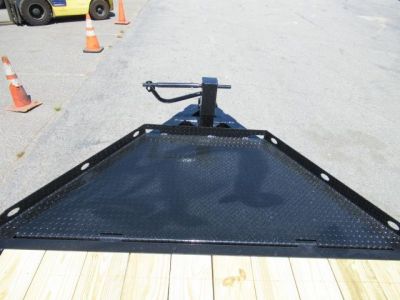 New 2027 Diamond C 82x22' Equipment, Low Profile, 2' Dove w/Ramps LPX207