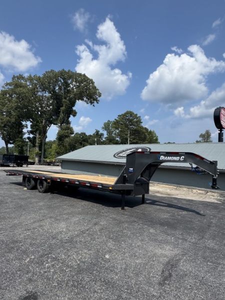 New DiamondC 30' Gooseneck, Hydraulic Dove & Jacks, 25K GVWR, FMAX 210 HDT