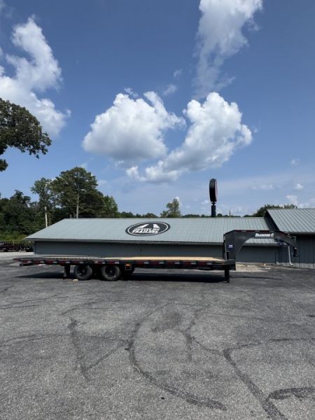 New DiamondC 30' Gooseneck, Hydraulic Dove & Jacks, 25K GVWR, FMAX 210 HDT
