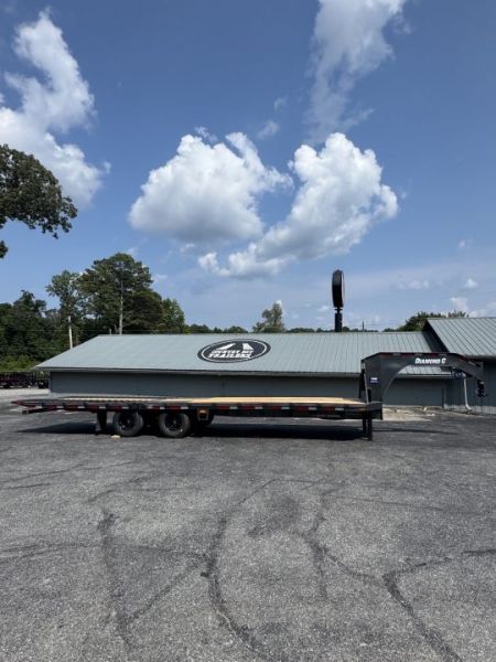 New DiamondC 30' Gooseneck, Hydraulic Dove & Jacks, 25K GVWR, FMAX 210 HDT
