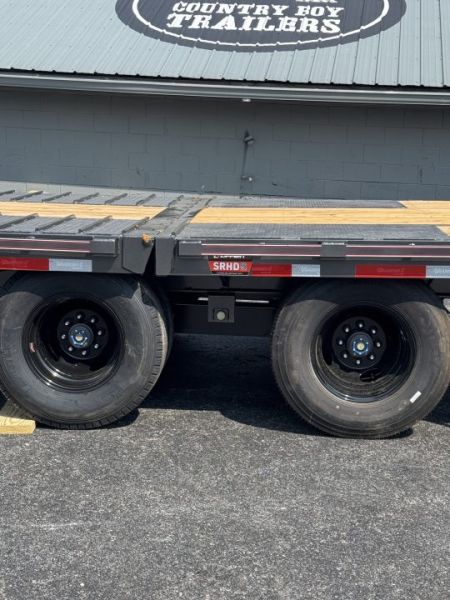 New DiamondC 30' Gooseneck, Hydraulic Dove & Jacks, 25K GVWR, FMAX 210 HDT