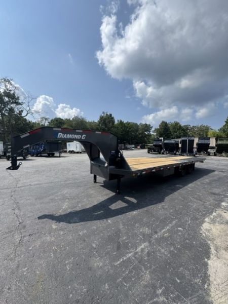 New DiamondC 30' Gooseneck, Hydraulic Dove & Jacks, 25K GVWR, FMAX 210 HDT
