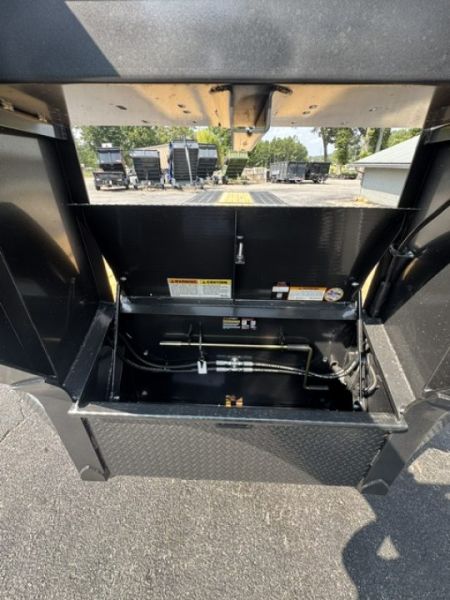New DiamondC 30' Gooseneck, Hydraulic Dove & Jacks, 25K GVWR, FMAX 210 HDT