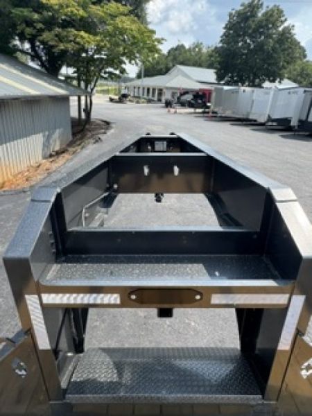 New DiamondC 30' Gooseneck, Hydraulic Dove & Jacks, 25K GVWR, FMAX 210 HDT