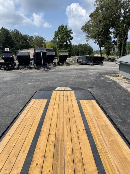 New DiamondC 30' Gooseneck, Hydraulic Dove & Jacks, 25K GVWR, FMAX 210 HDT