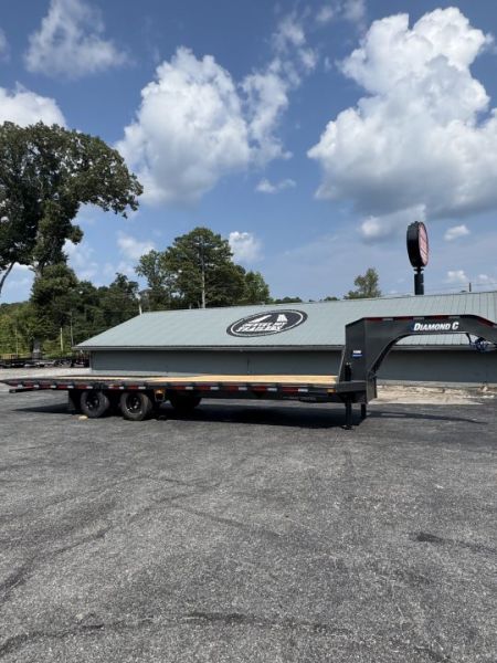 New DiamondC 30' Gooseneck, Hydraulic Dove & Jacks, 25K GVWR, FMAX 210 HDT