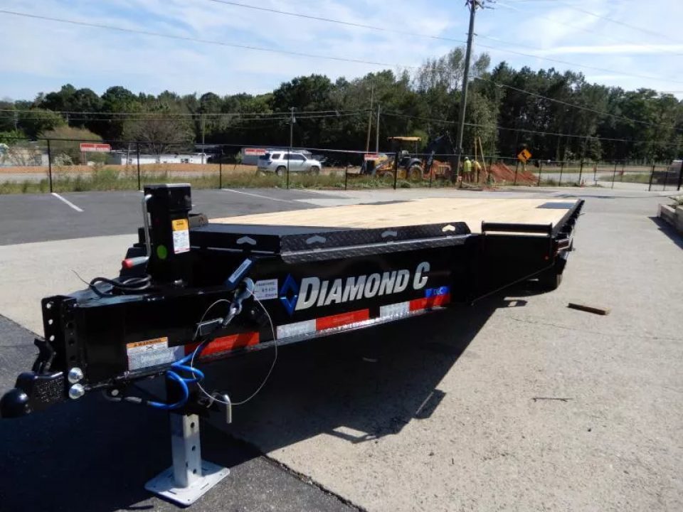 New 2026 Diamond C 20' Deckover Equipment, Slide-in Ramps DEC207