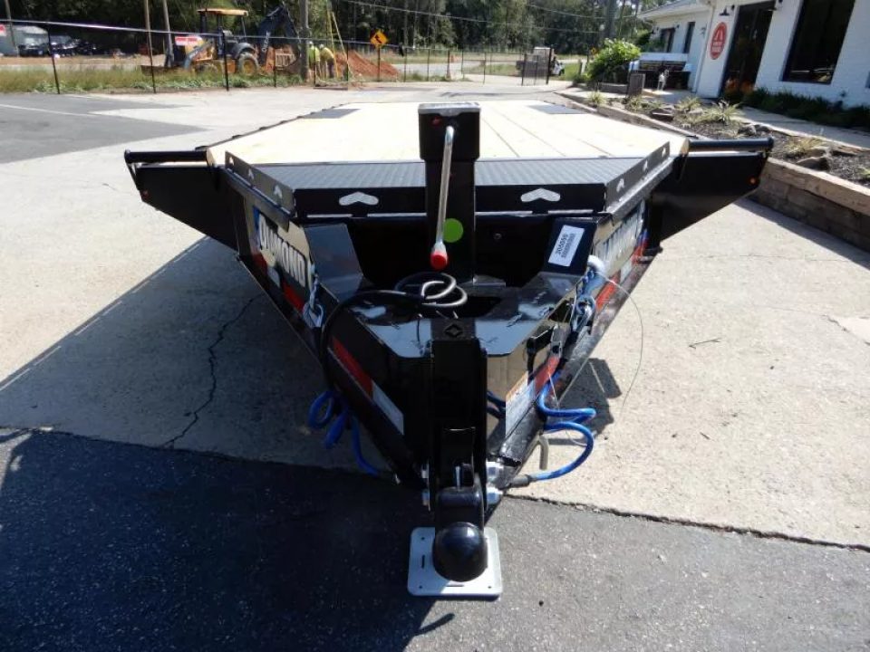 New 2026 Diamond C 20' Deckover Equipment, Slide-in Ramps DEC207