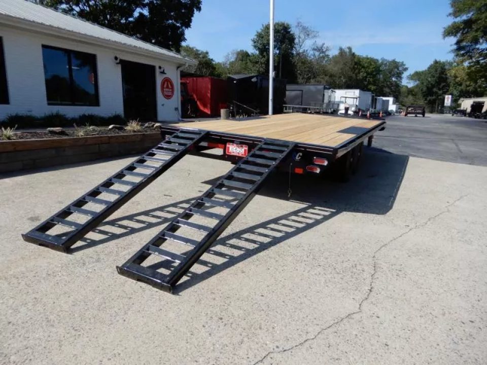 New 2026 Diamond C 20' Deckover Equipment, Slide-in Ramps DEC207