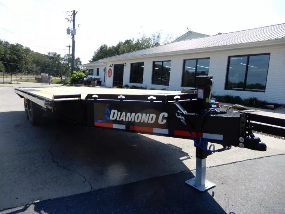 New 2026 Diamond C 20' Deckover Equipment, Slide-in Ramps DEC207