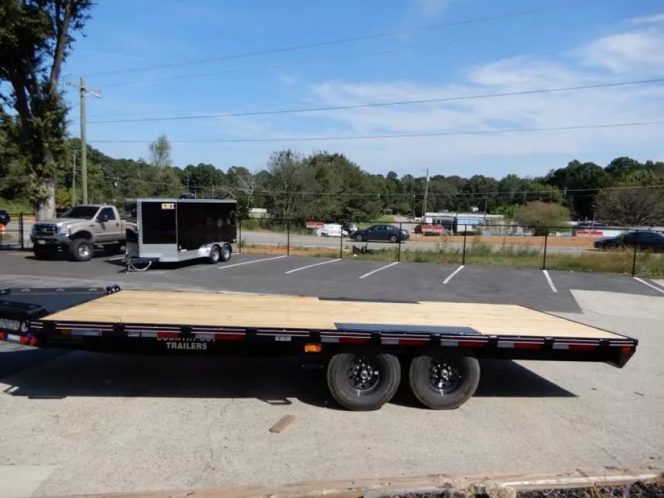 New 2026 Diamond C 20' Deckover Equipment, Slide-in Ramps DEC207