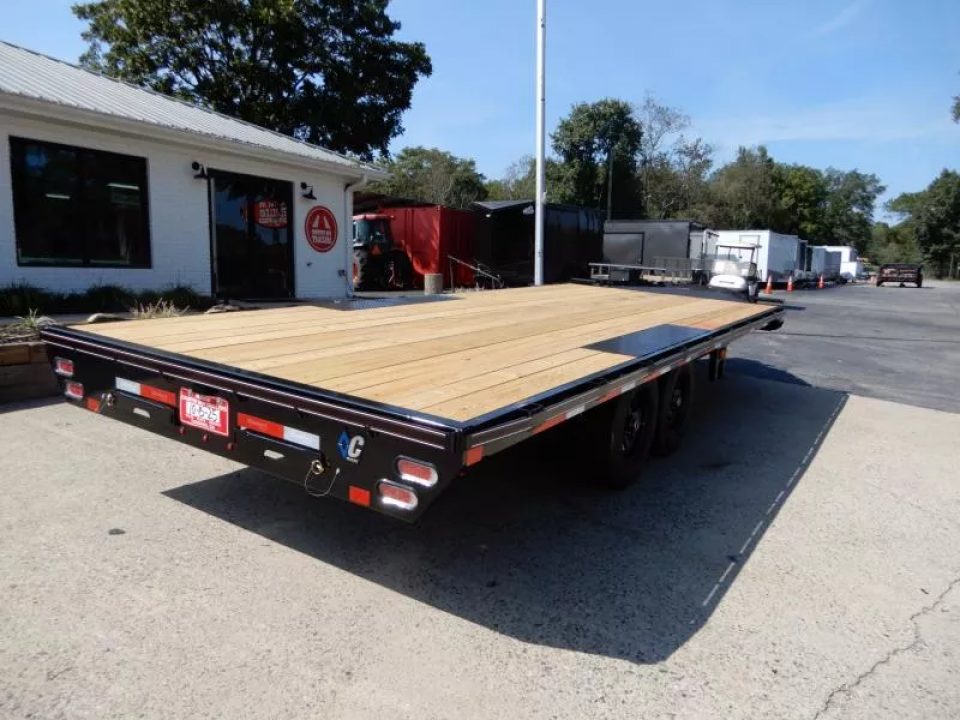 New 2026 Diamond C 20' Deckover Equipment, Slide-in Ramps DEC207
