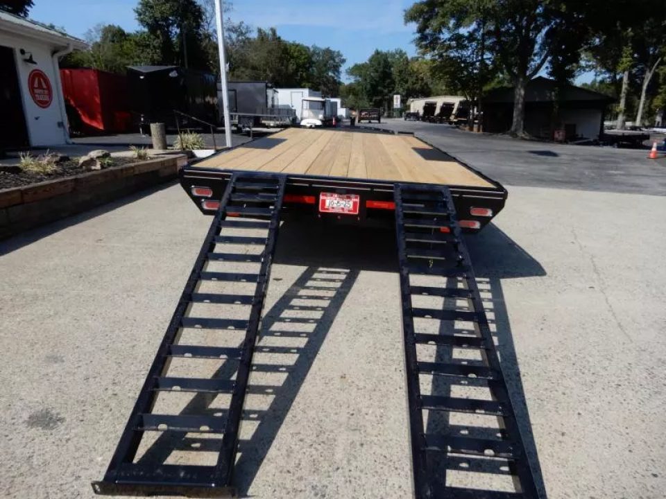 New 2026 Diamond C 20' Deckover Equipment, Slide-in Ramps DEC207