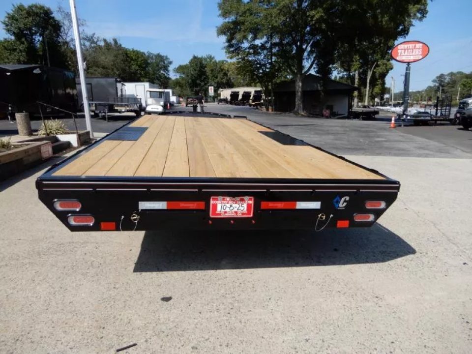 New 2026 Diamond C 20' Deckover Equipment, Slide-in Ramps DEC207