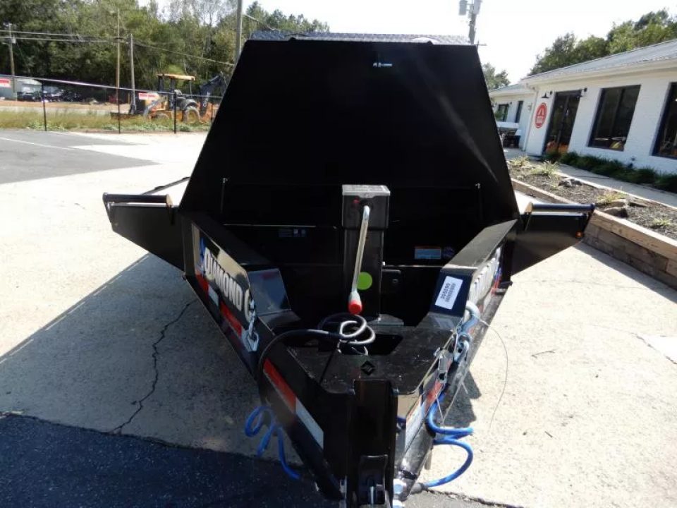 New 2026 Diamond C 20' Deckover Equipment, Slide-in Ramps DEC207