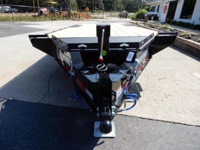 New 2026 Diamond C 20' Deckover Equipment, Slide-in Ramps DEC207
