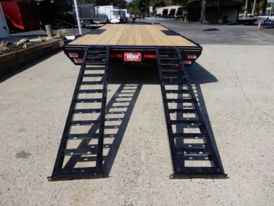 New 2026 Diamond C 20' Deckover Equipment, Slide-in Ramps DEC207