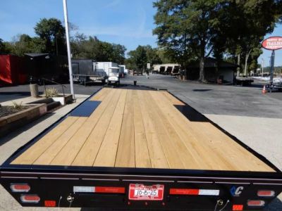 New 2026 Diamond C 20' Deckover Equipment, Slide-in Ramps DEC207