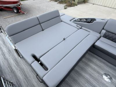 New 2026 Bennington 23 RSB TRITOON Pontoon Boat